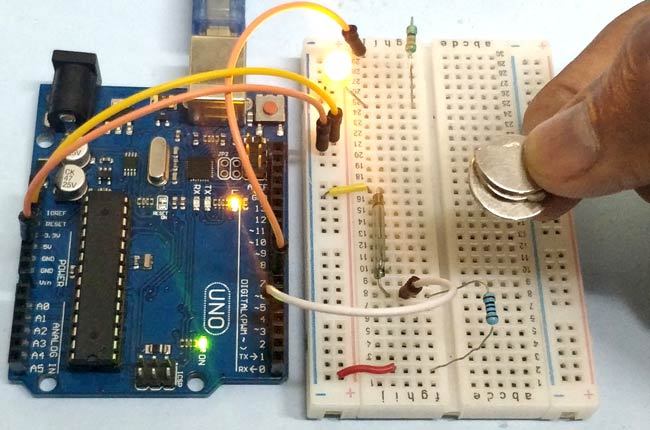 使用Arduino开发板连接干簧管的方法