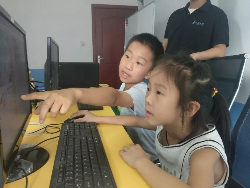 灯塔童程&湖北电视台特约专访:少儿编程教育的生力军 灯塔童程&湖北电视台特约专访:少儿编程教育的生力军