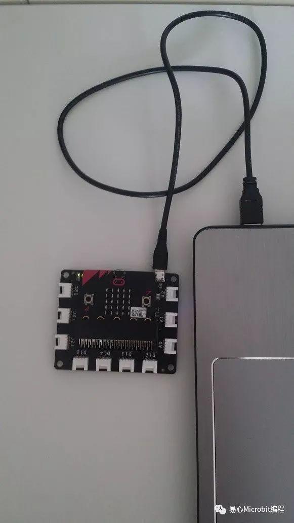 Micro: bit 如何开始 (有线版，USB Cable)