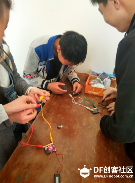 和农村孩子们一起玩 Micro:bit