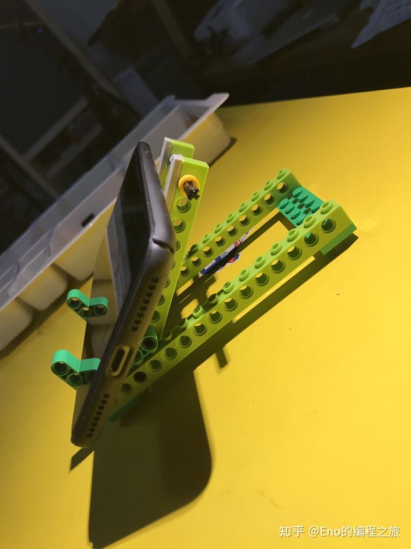 用LEGO制作手机支架 用LEGO制作手机支架