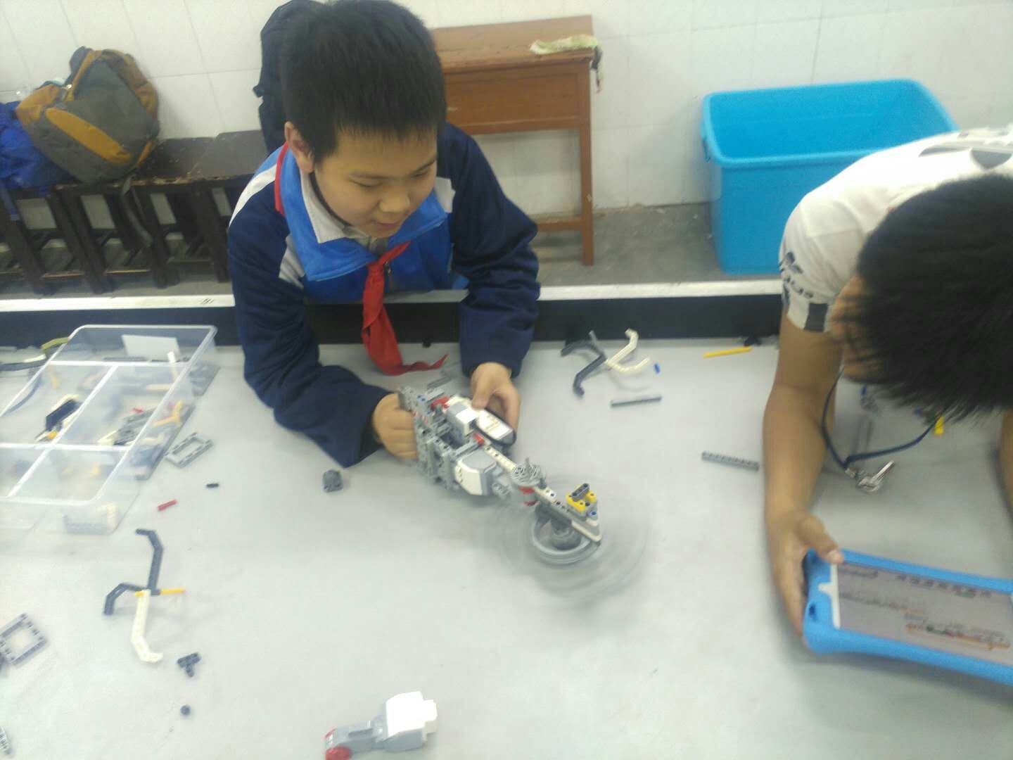 EV3基础课(八):动力延伸高阶课——触动传感器与齿轮加速 EV3基础课(八):动力延伸高阶课——触动传感器与齿轮加速