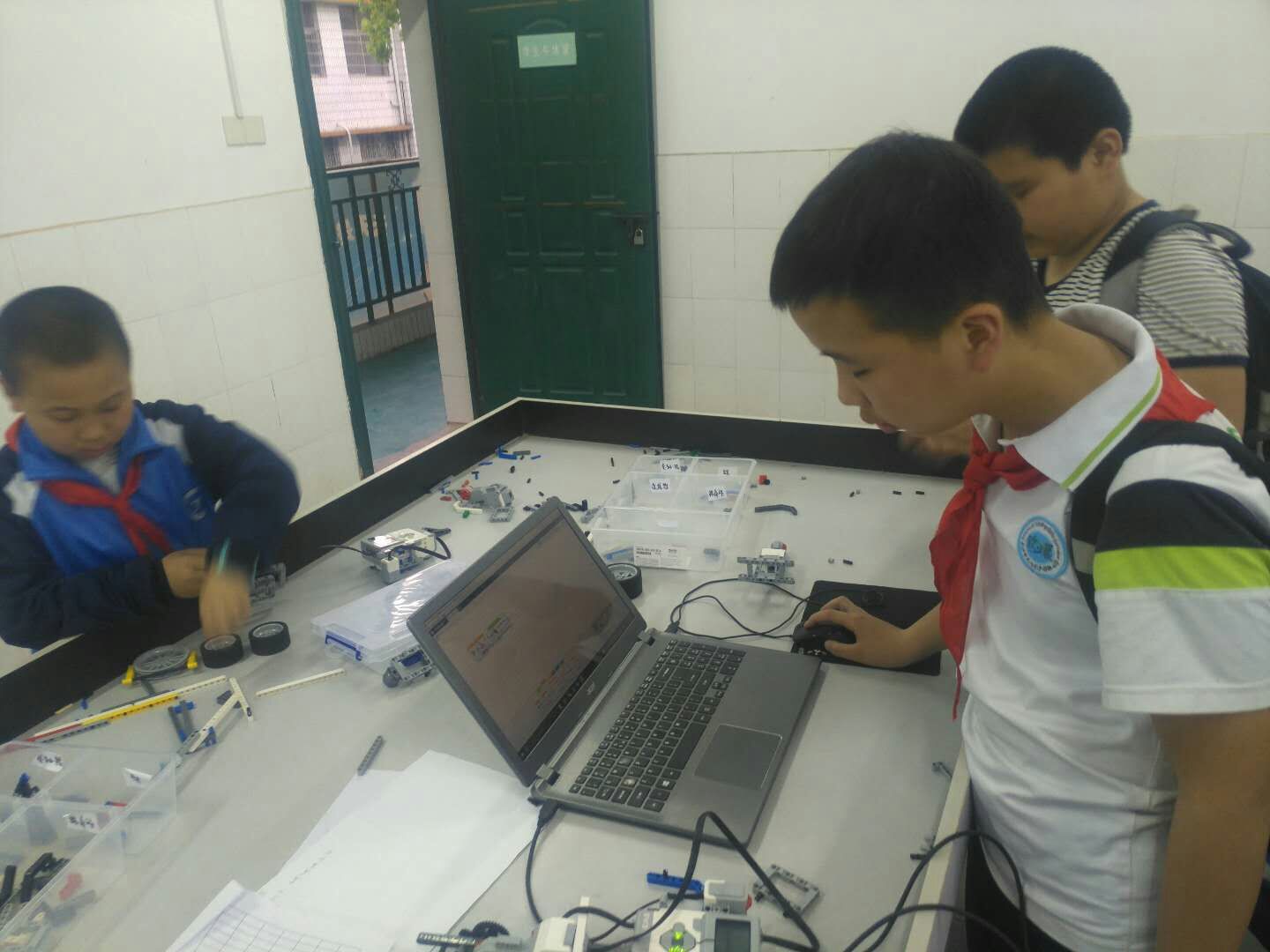 EV3基础课(八):动力延伸高阶课——触动传感器与齿轮加速 EV3基础课(八):动力延伸高阶课——触动传感器与齿轮加速