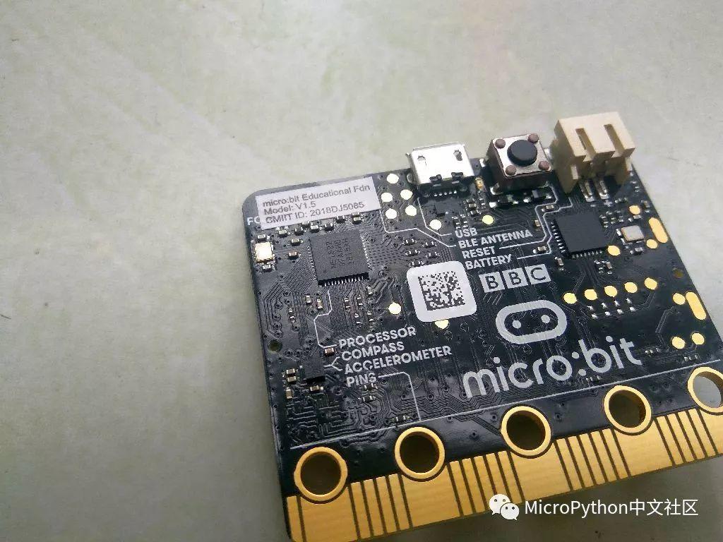 新旧版本micro:bit上使用的传感器对比