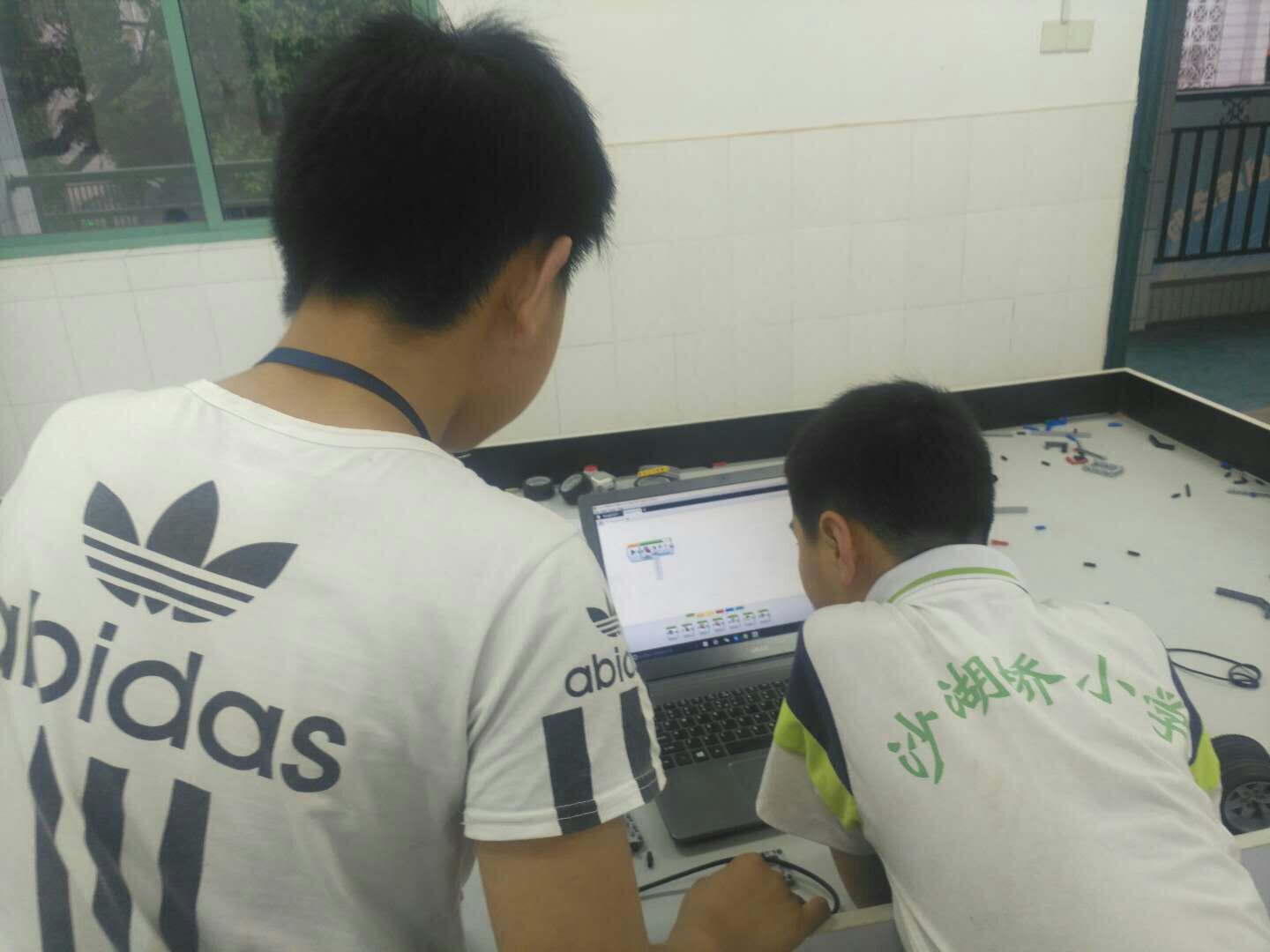 EV3基础课(八):动力延伸高阶课——触动传感器与齿轮加速 EV3基础课(八):动力延伸高阶课——触动传感器与齿轮加速