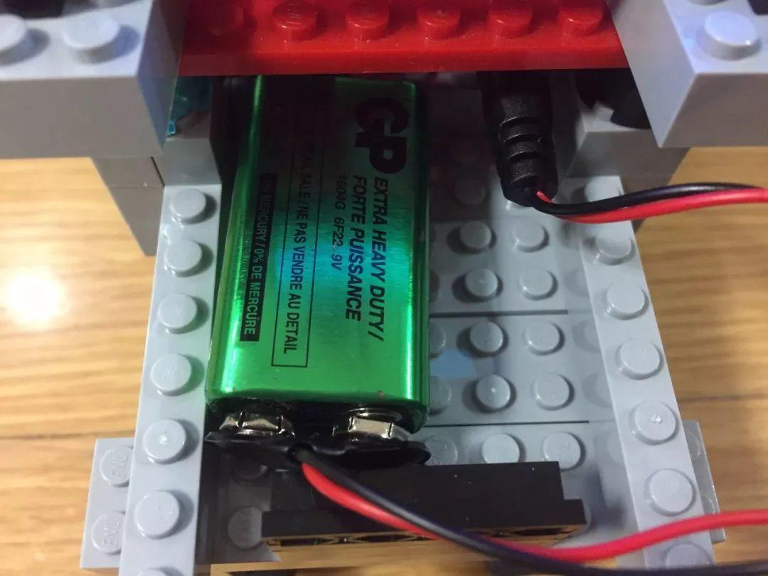 Arduino+乐高专题┃超声波测距小车（带灯光报警）组装及程序解析