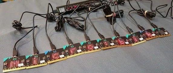 Micro:bit创意课程系列：大型跑马灯