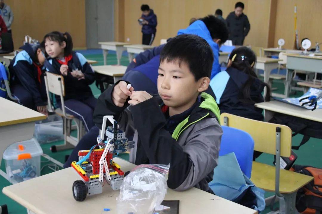少儿编程必须“软”“硬”兼施