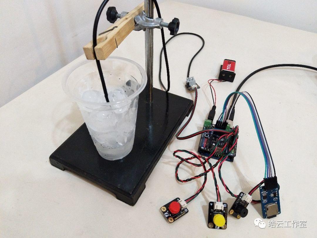 用Arduino研究热水与冰在室温下的温度变化