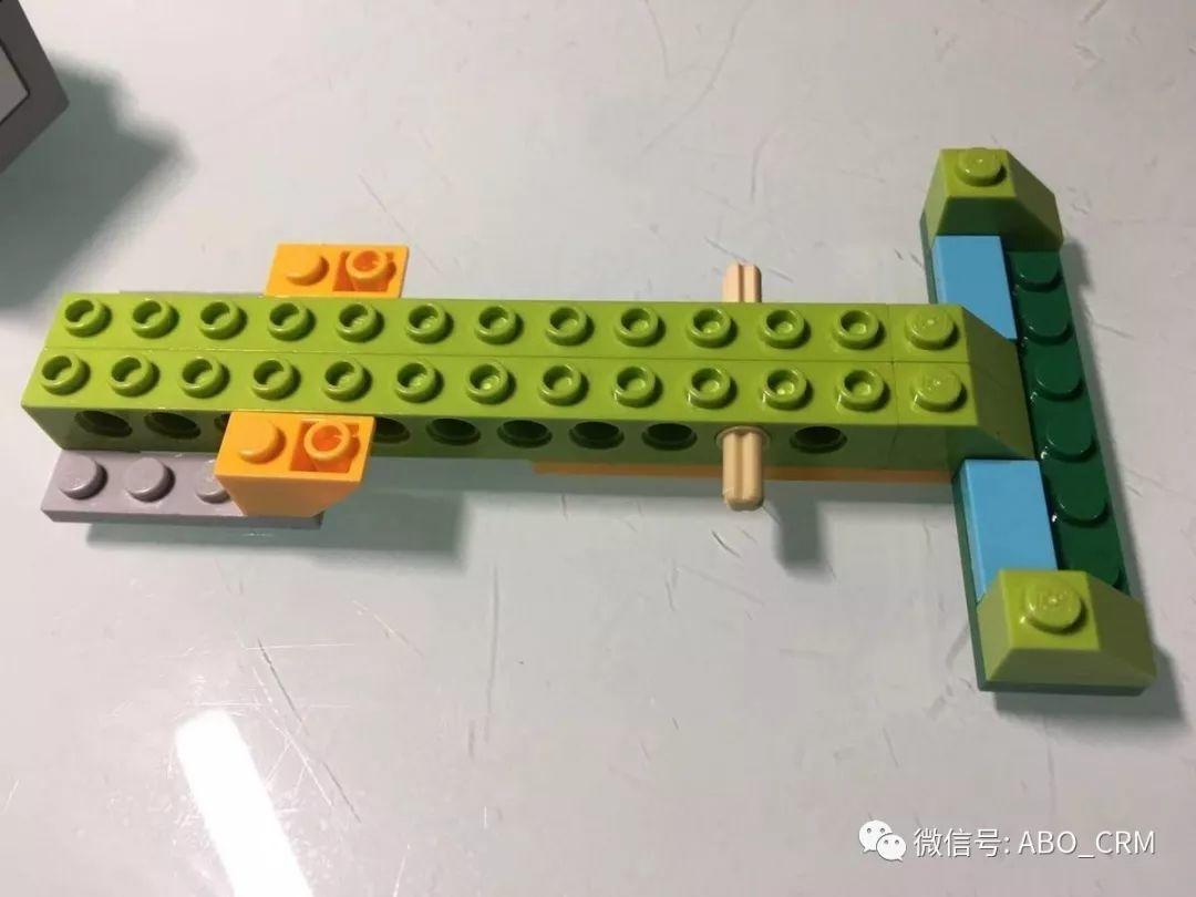 少儿编程Scratch第35讲:赛车-乐高入门机器人-WeDo(4-7岁) 少儿编程Scratch第35讲:赛车-乐高入门机器人-WeDo(4-7岁)